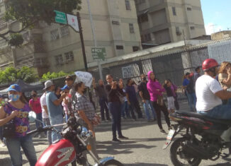 Vecinos protestaron en la avenida Andrés Bello por falta de luz
